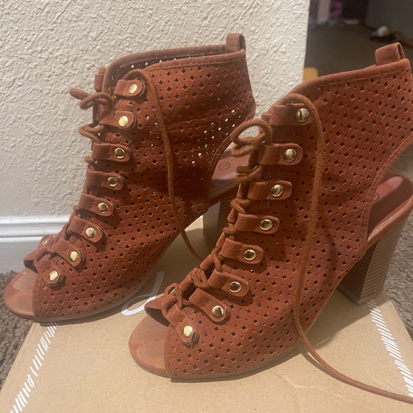 Rust brown booties. - Picture 7 of 8